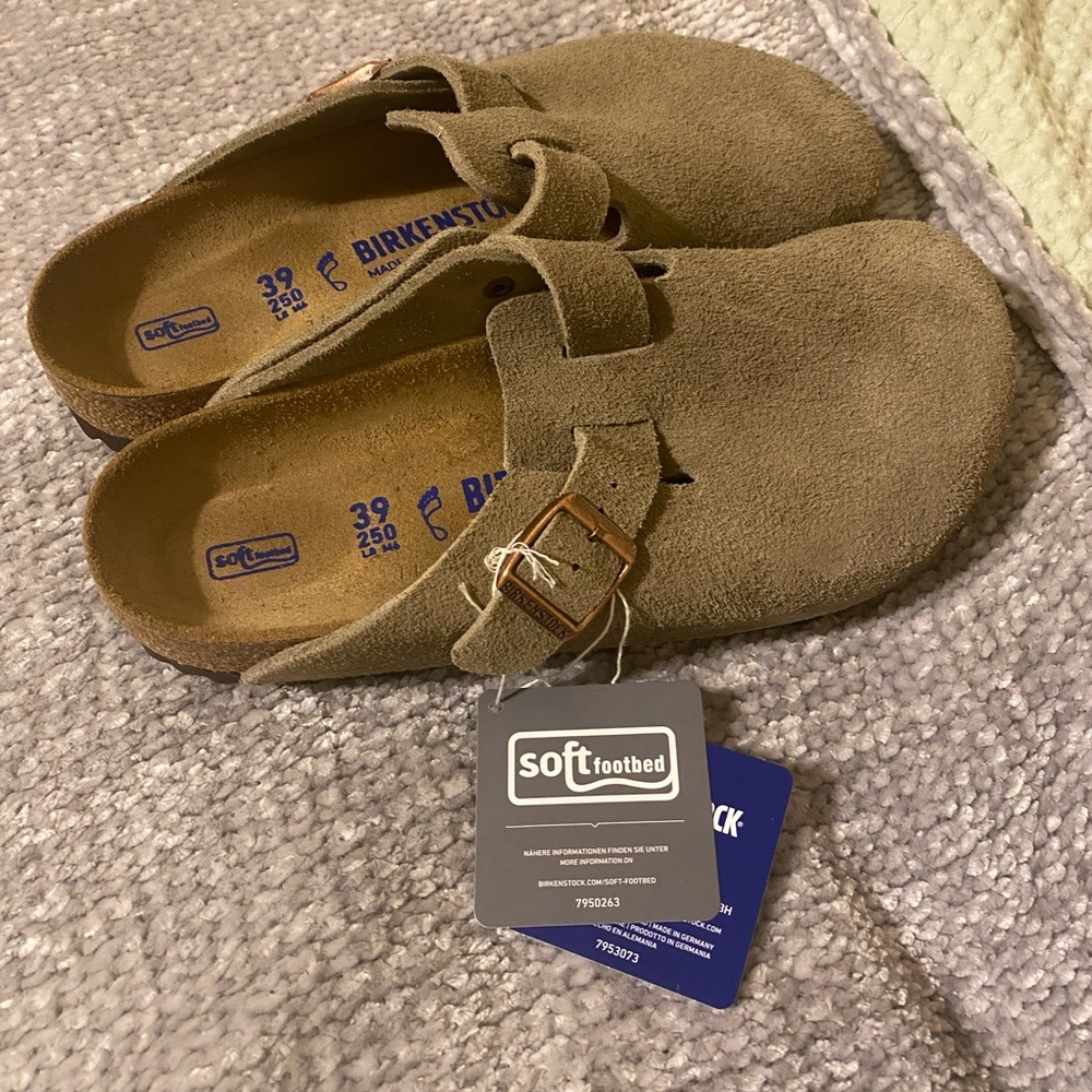 NWT Boston Clogs in Taupe